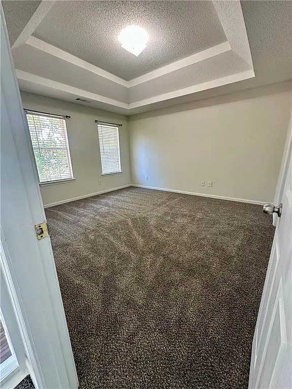 6 bed, 3.5 bath, 2197 sqft, $2,300 — Photo 4
