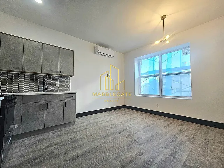 11 Thomas St #22C — Photo 3
