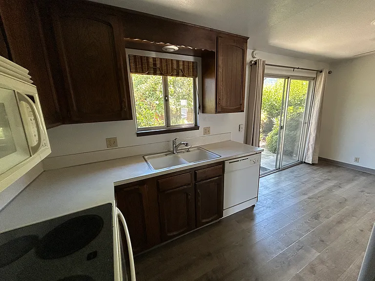 From kitchen looking towards dinnig