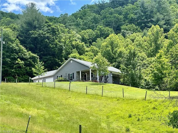 1000 Sand Ridge Rd, Millers Creek, NC 28651