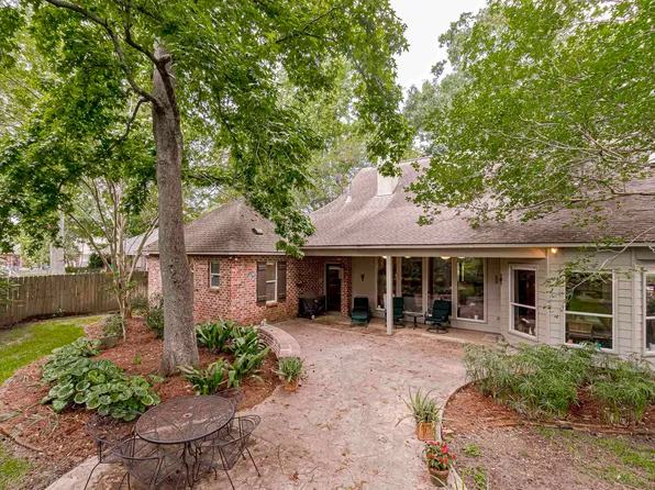 5913 Riverbend Lakes Dr, Baton Rouge, LA 70820