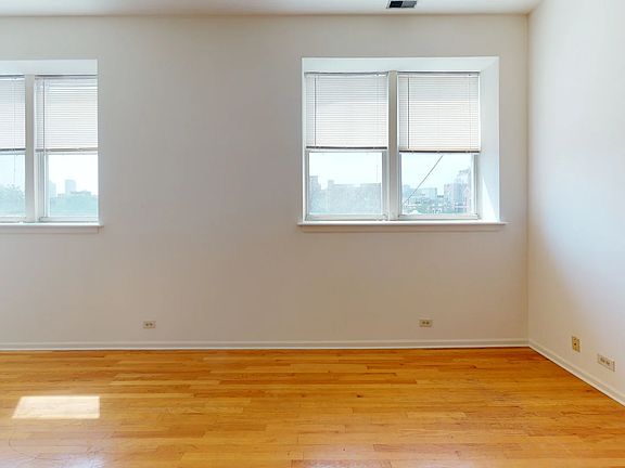 3rd image of 3257 N Sheffield Ave APT 305