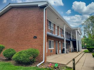327 N Princeton Ave APT 8, Villa Park, IL 60181