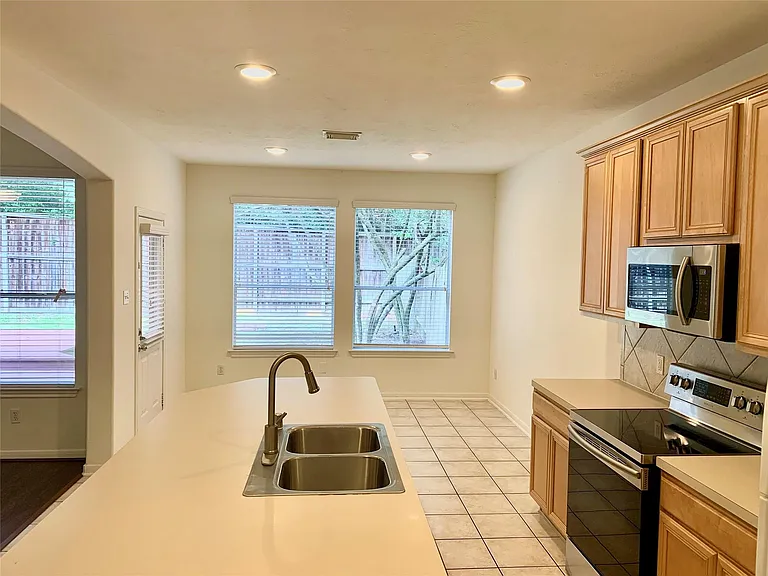 130 Ledgestone Pl — Photo 7