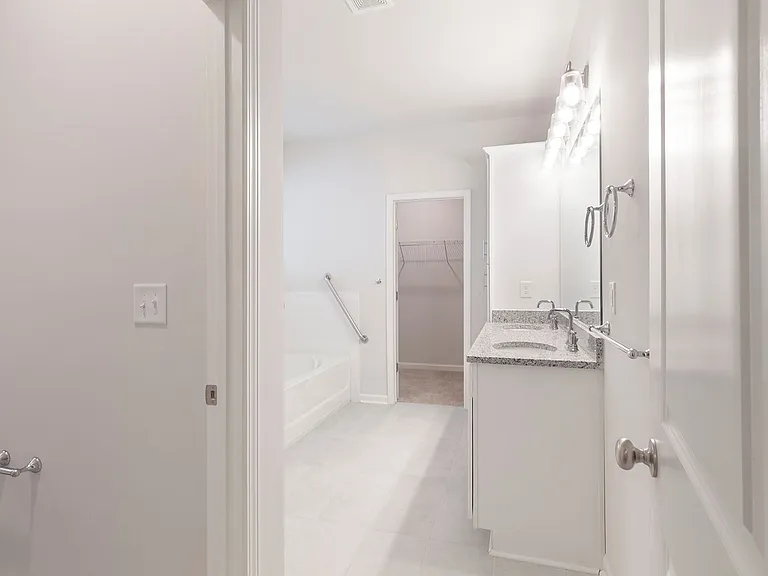 2943 Cottage Ln — Photo 10