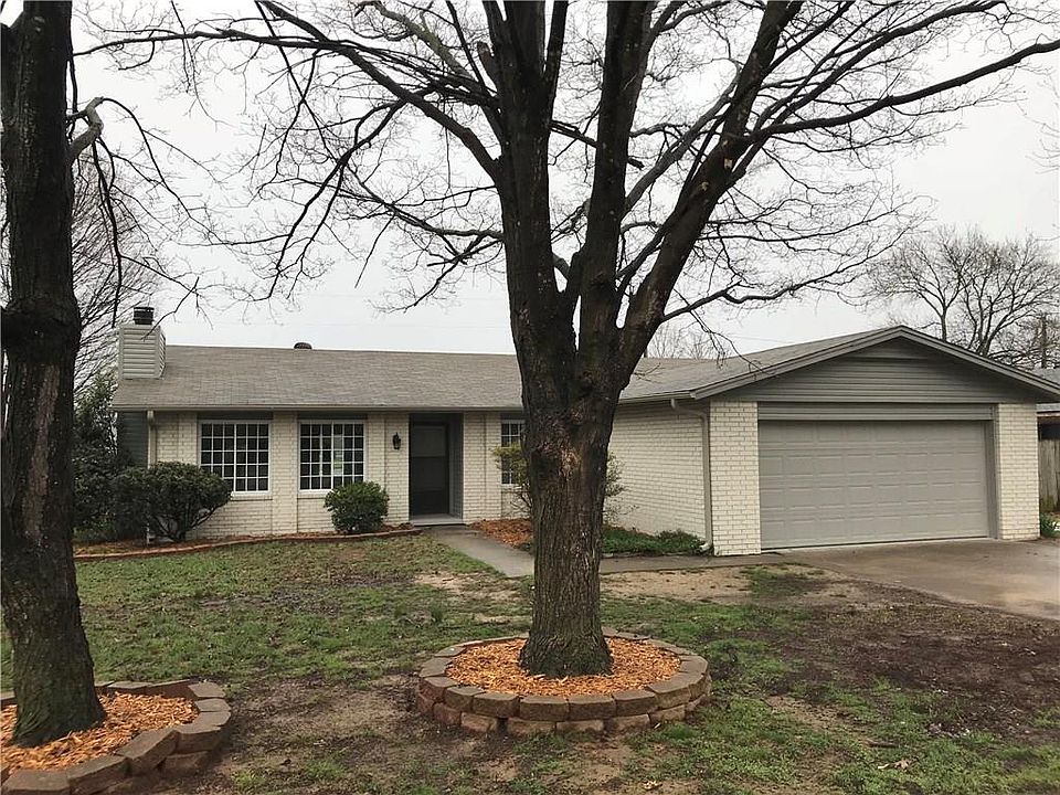 1st image of 907 S Park Pl