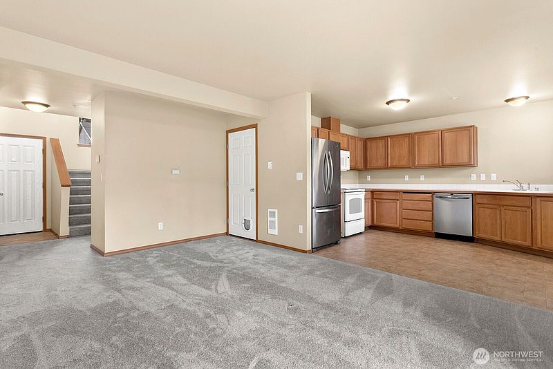 5th image of 10511 140th Street Ct E #34