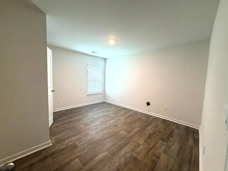 526 Leven Dr — Photo 6