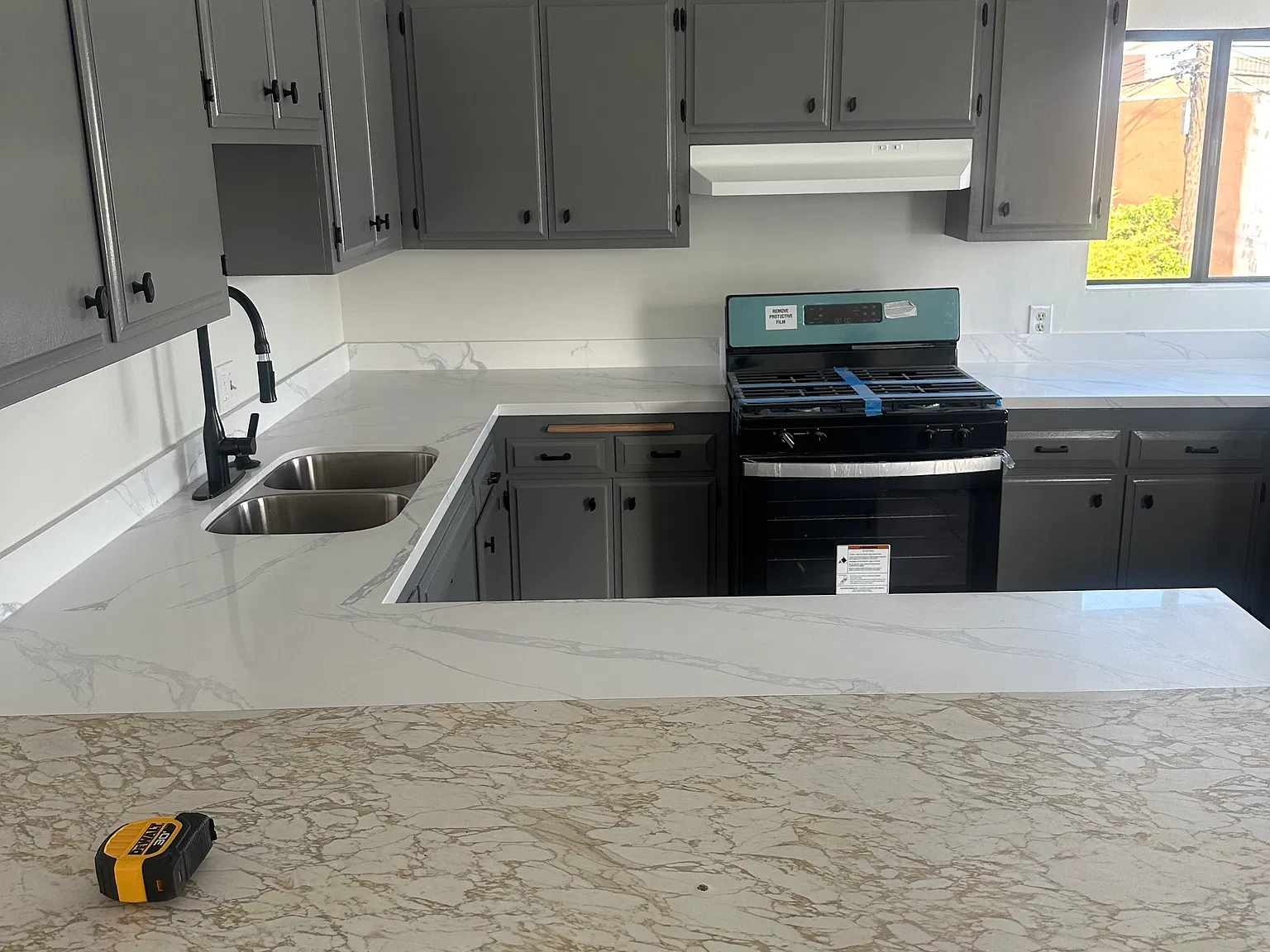 2 bed, 1000 sqft, $2,900 — Photo 2