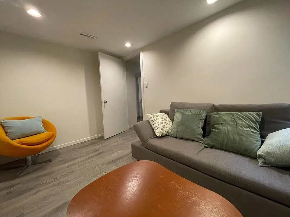 3 bed, 950 sqft, $3,000 — Photo 4