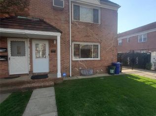 7520 198th St, Fresh Meadows, NY 11366