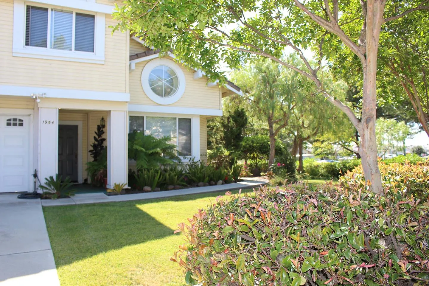 1954 Rosenelfe Cir photo 1