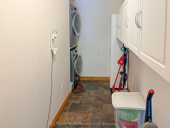 4th image of 342 John St