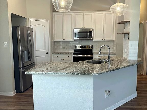 4th image of 2030 Kathryn Dr