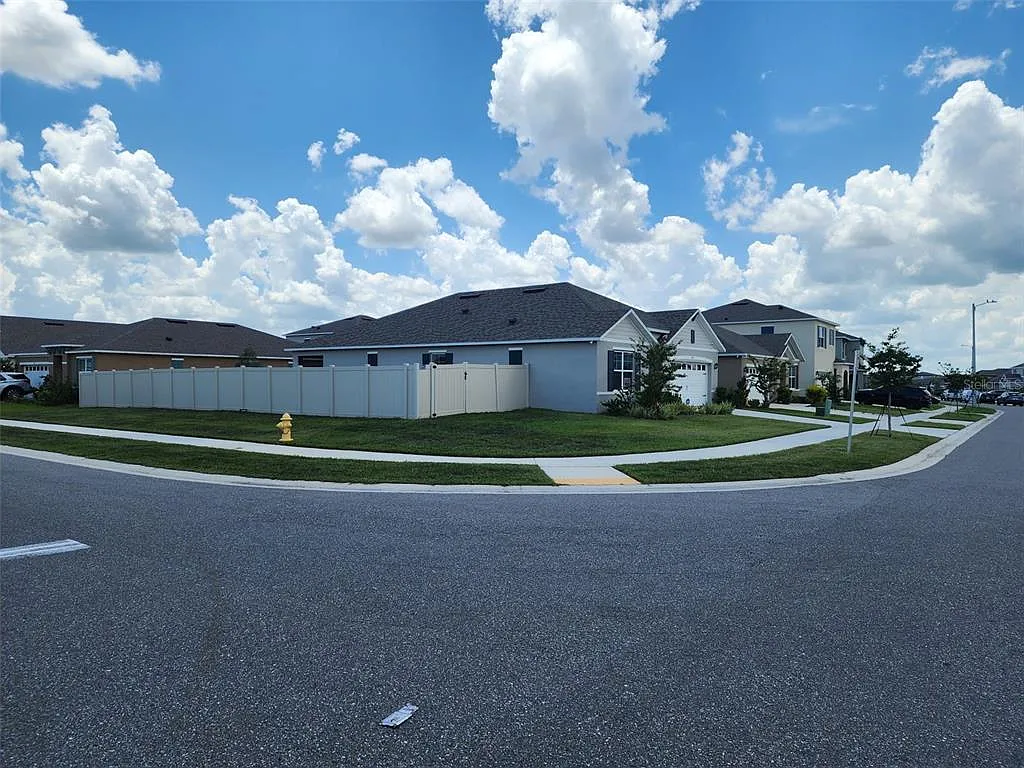 4 bed, 2.0 bath, 1830 sqft, $2,300 — Photo 2