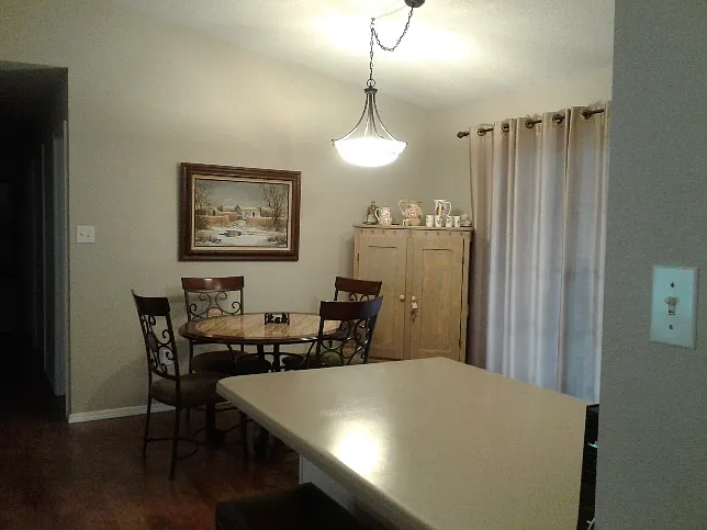 3 bed, 1200 sqft, $1,850 — Photo 4