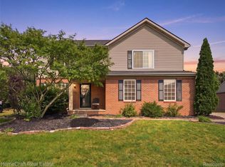13585 Milton Dr, Belleville, MI 48111