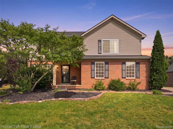 13585 Milton Dr, Belleville, MI 48111