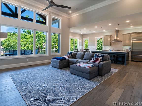 3rd image of 225 Lake Dr