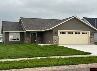 532 Torrey Pines Dr, Mankato, MN 56001