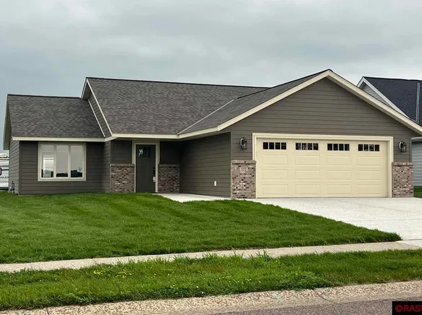 532 Torrey Pines Dr, Mankato, MN 56001