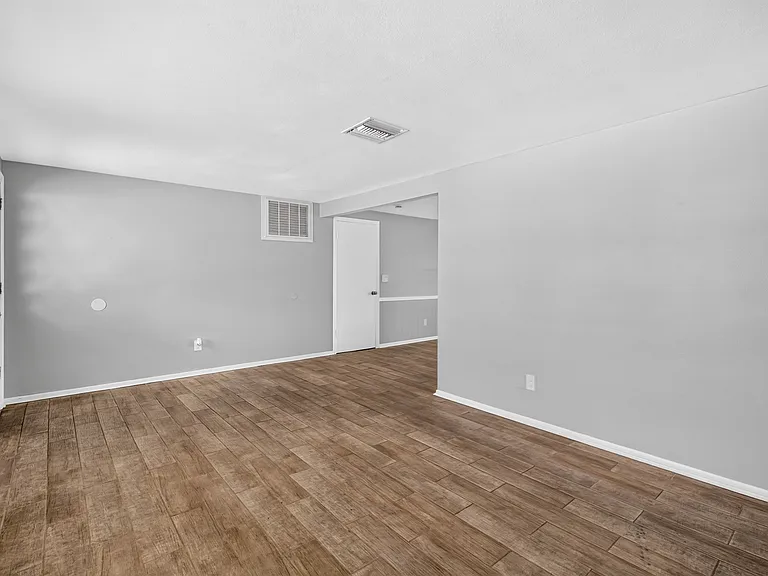 3723 Kingsbury Dr — Photo 3