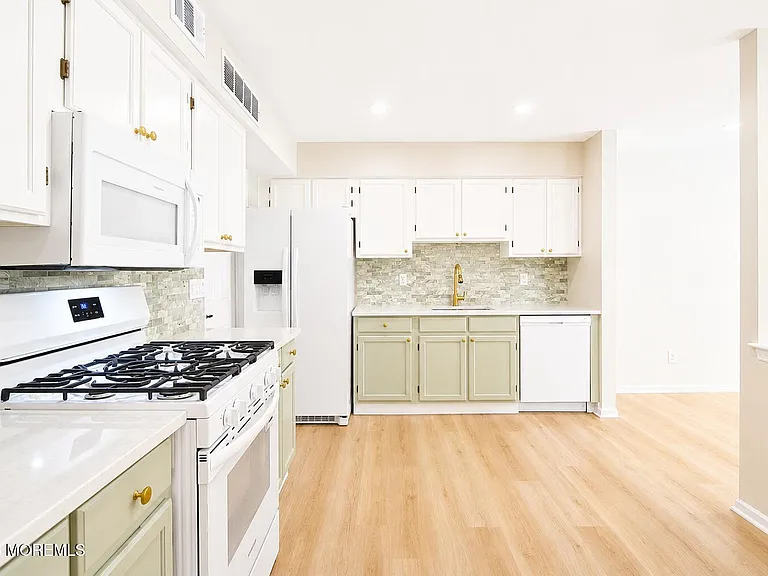 99 Oak Ln — Photo 31