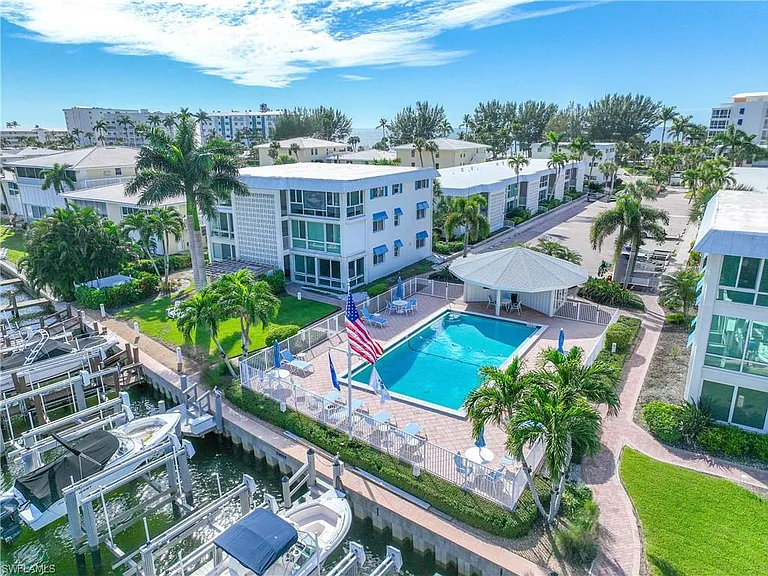 2100 Gulf Shore Blvd N #101 — Photo 23