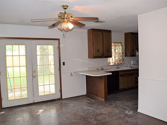 4th image of 2805 W Pine Ave