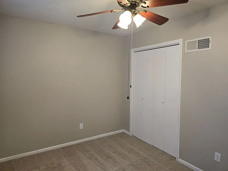 5814-5816 NW Walnut Ct — Photo 9