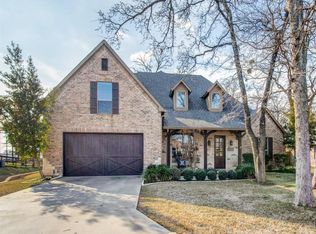 110 Woodland Dr, Aubrey, TX 76227