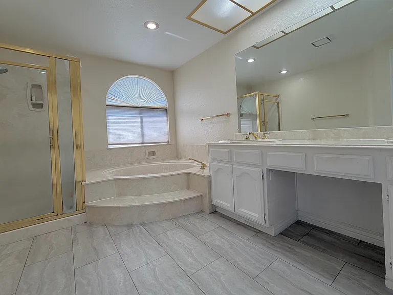 1066 Sandalwood Ln — Photo 21