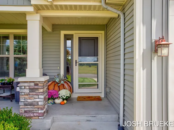 3475 S Riverwalk Dr #22, Hamilton, MI 49419