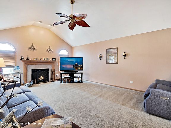3rd image of 1089 Southcreek Dr