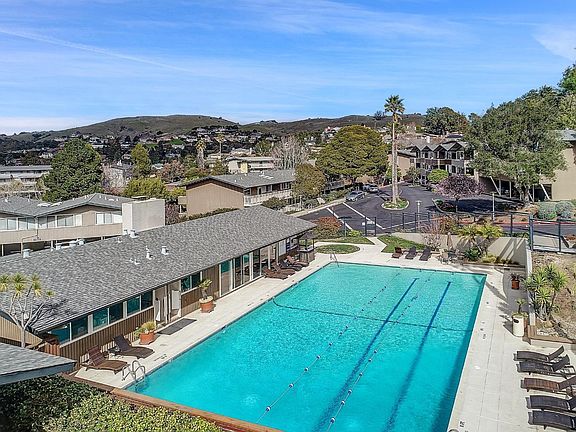 5th image of 9 Andrew Drive #44
