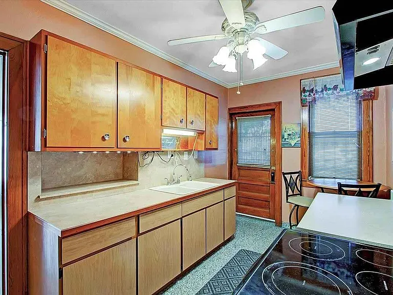 137 E Court St #4 — Photo 14