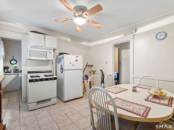 4th image of 208 Clinton Avenue