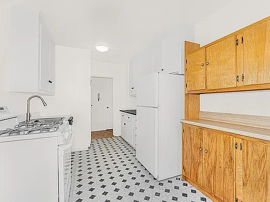 5th image of 3530 Henry Hudson Pkwy APT 9K