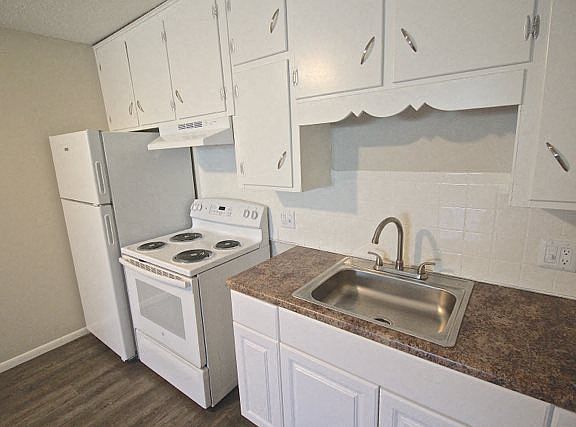 3rd image of 4138 Fisher St #11
