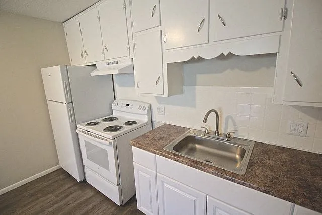 Fisher Court — Photo 11