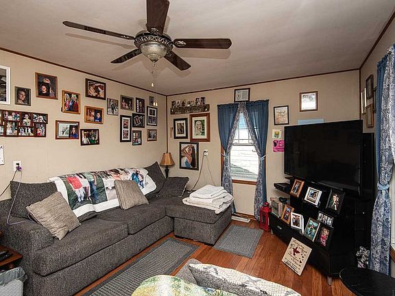 3rd image of 1601 Vigo St