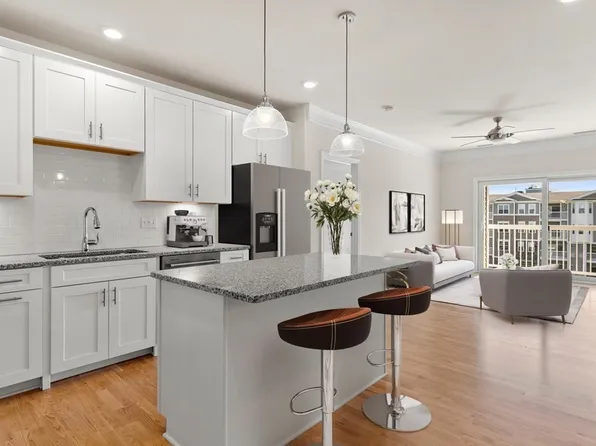 260 Martins Lndg #408, North Reading, MA 01864