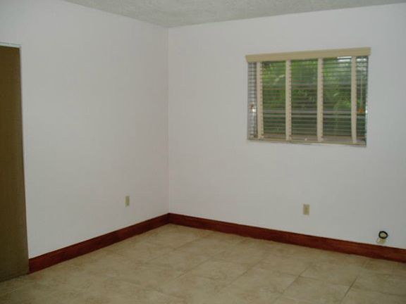 3rd image of 841 Wallace St