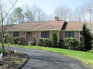 207 Robinhood Rd, Galax, VA 24333