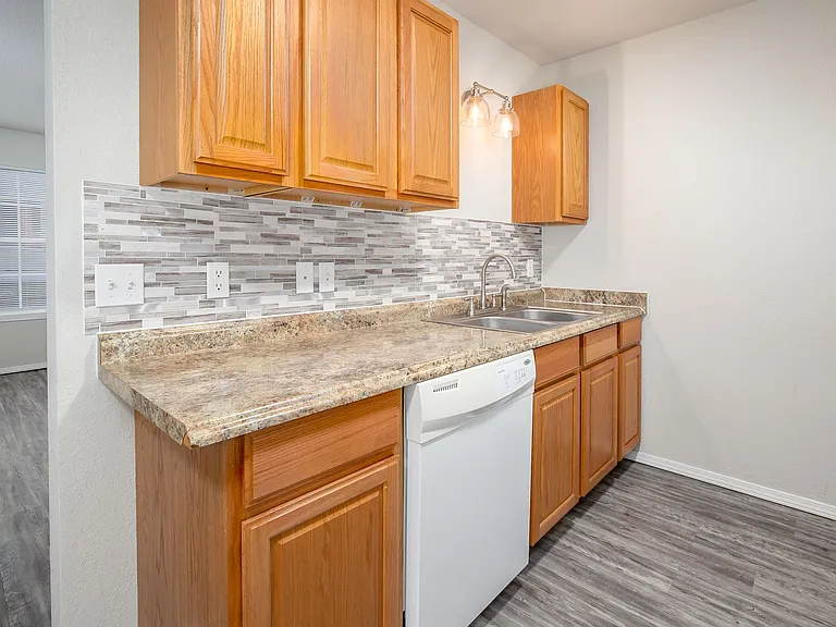 Buffalo Creek Apartment Homes — Photo 11