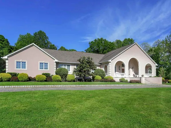 512 Red Hill Rd, Middletown, NJ 07748