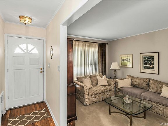 4th image of 80 Knickerbocker Road N