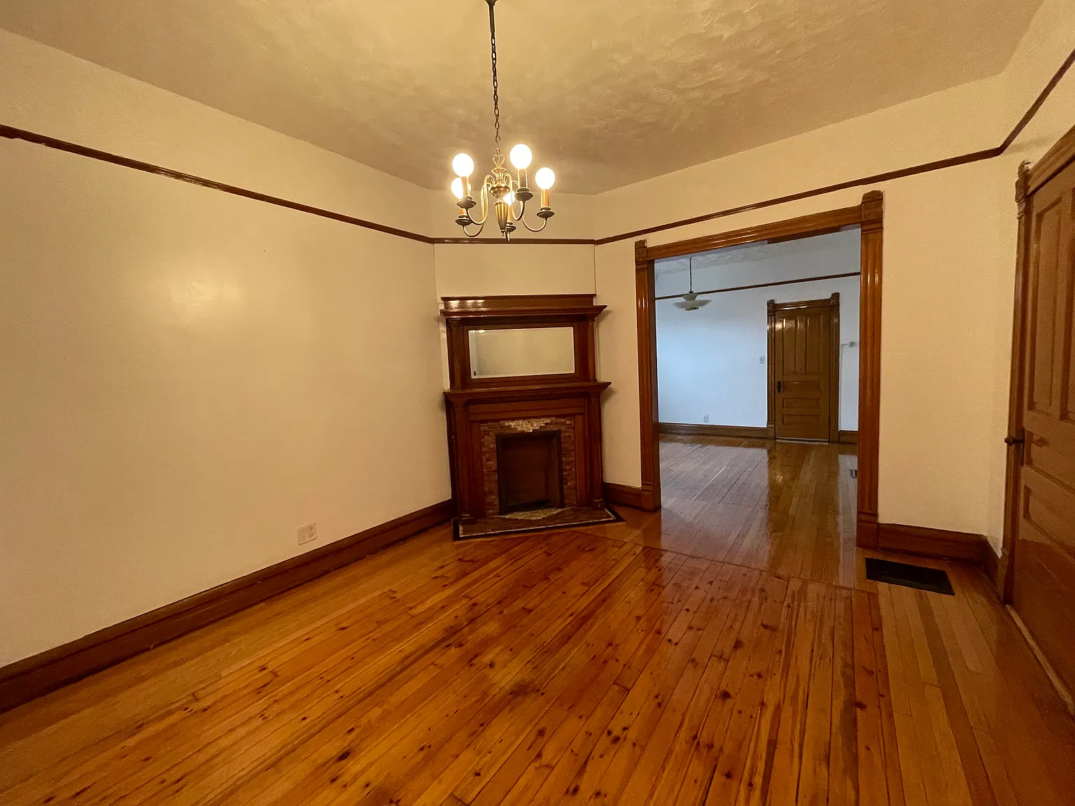 3 bed, 1250 sqft, $1,295 — Photo 4
