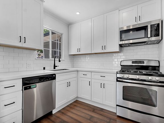 4th image of 5125 Canoga Ave