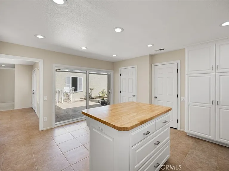 22821 Mariano Dr — Photo 34